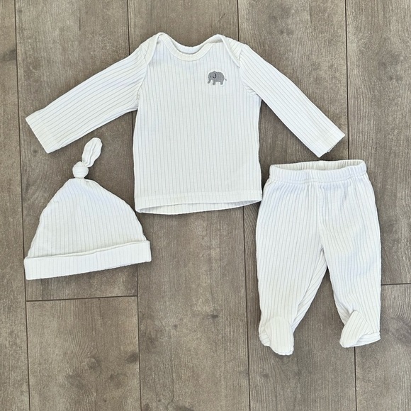 Carter’s Newborn Baby Boy 3 Pc White Matching Outfit Set
Euc - Picture 2 of 5